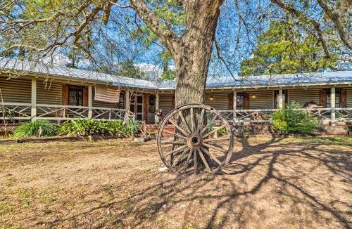 La Grange House | Lodge on Lake Siesta: Spacious La Grange Retreat!