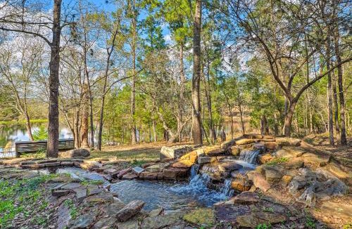 La Grange House | Lodge on Lake Siesta: Spacious La Grange Retreat!
