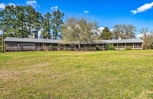 La Grange Cabin | Lodge on Lake Siesta: Spacious La Grange Retreat!