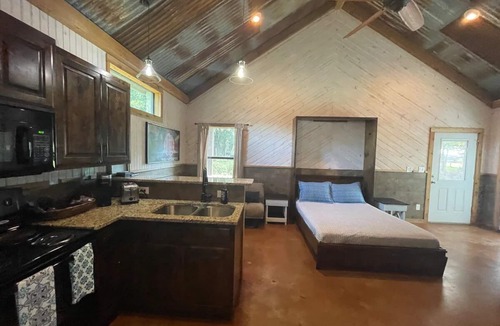 Bandera Cabin | Lodge on Main st-Bandera America!