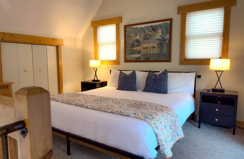 Tamassee Cabin | Lodge on the Waterfall!
