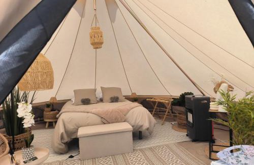 Lapalisse Other | Lodge romantique "le grand chêne" avec Jacuzzi privatif
