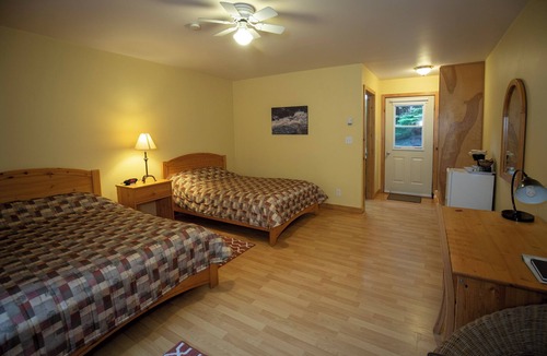 Annapolis Subdivision D Cabin | Lodge room at Mersey River Chalets