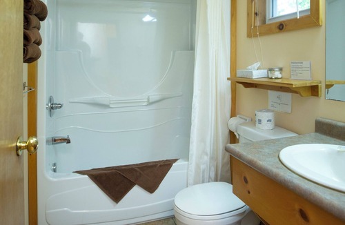 Annapolis Subdivision D Cabin | Lodge room at Mersey River Chalets