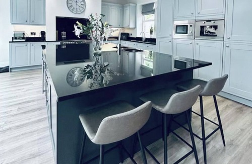 Gateshead House | Lodge - Sleeps 18, pet friendly & free parking