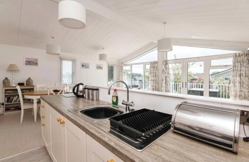 Honiton Cabin | Lodge Sleeps 6 with Private Hot Tub