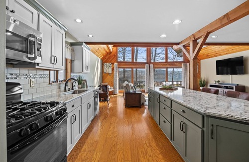 Bradford House | Lodge style, 4 bedroom home on Lamoka Lake