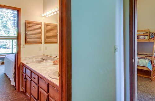 Tahoe Vista House | Lodge-Style Home with Lake Views & Gourmet Kitchen - Close to Beaches & Skiing