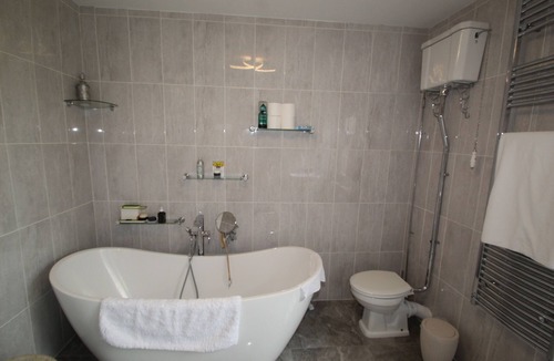 Iverley House | Lodge surrounded by idyllic countryside