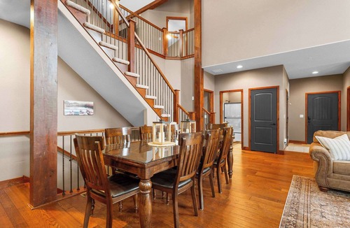 Hollister Cabin | Lodge! Table Rock Lake! Near Branson Amenities!