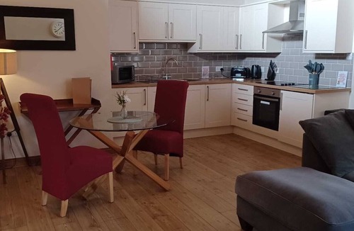 Little Stukeley Apartment | Lodge with a Lake View