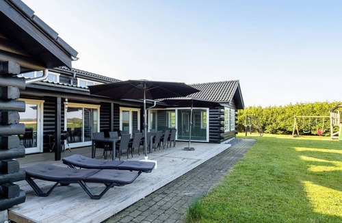 Spøttrup House | Lodge with Limfjord View
