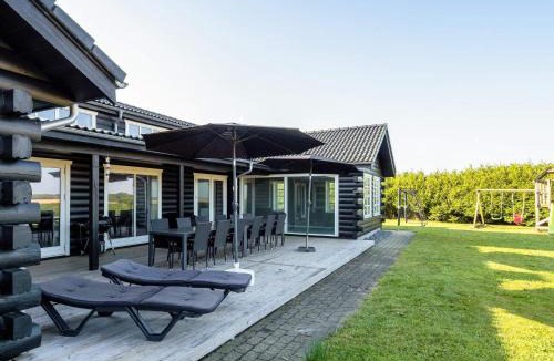 Spøttrup House | Lodge with Limfjord View