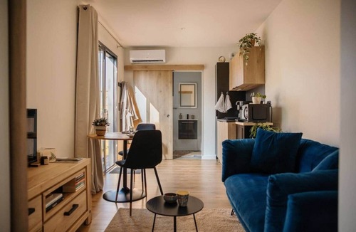 Pance House | Lodge with pool access