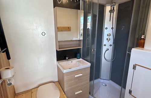 Valenciennes Cabin | Lodge with private terrace. Absolute peace and quiet in the town center.