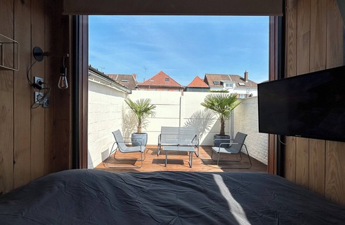 Valenciennes Cabin | Lodge with private terrace. Absolute peace and quiet in the town center.