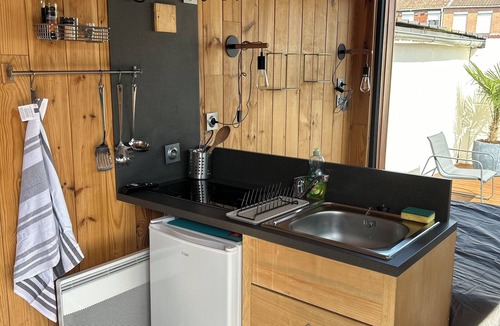 Valenciennes Cabin | Lodge with private terrace. Absolute peace and quiet in the town center.