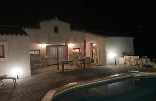 Azille House | Lodge with private pool surrounded by vineyards