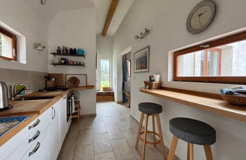 Azille House | Lodge with private pool surrounded by vineyards