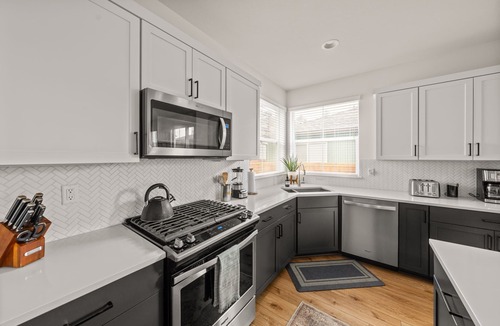 Southern Crossing House | Lodge with Spa, Walk to Old Mill