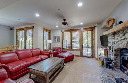Mammoth Lakes Apartment | Lodges 1125