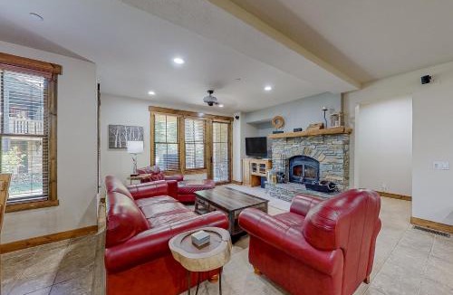 Mammoth Lakes Apartment | Lodges 1125