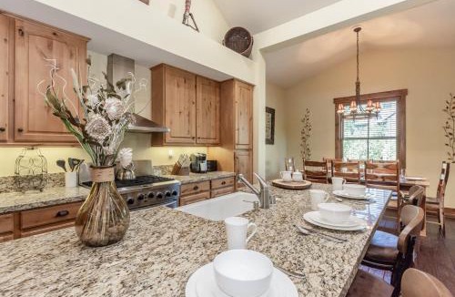 Mammoth Lakes House | Lodges 1132 - 3 bedroom Townhome on Golf Course