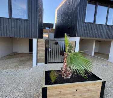 Saint-Come-de-Fresne Cabin | Lodges des Pontons - Cap Est - vue mer