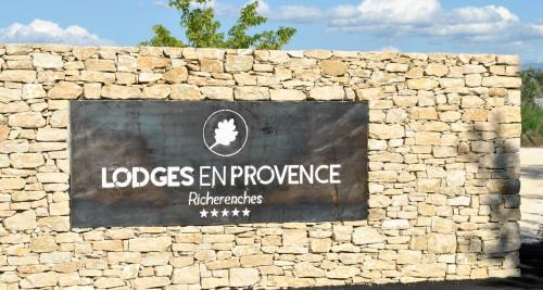 Richerenches Hotel | Lodges en Provence - Ecogîtes & Restaurant insolites