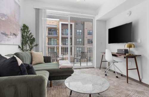 Denton Apartment | Lodgeur Denton - next to Rayzor Ranch, hospitals, close to UNT