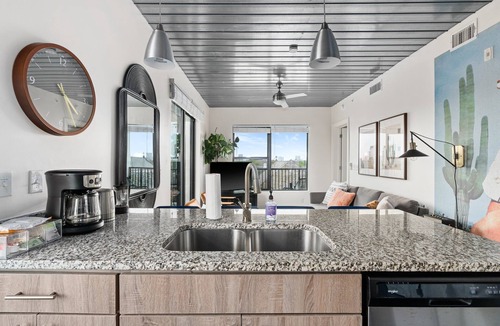 Midtown Apartment | Lodgeur Midtown