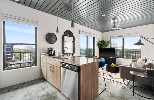 Midtown Apartment | Lodgeur Midtown