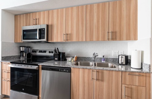 Addicks Apartment | Lodgeur | Modern 2BR w/balcony | Energy Corridor