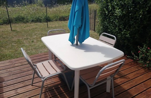 Jonzac Apartment | Lodging 2 *with wooden terrace and small garden