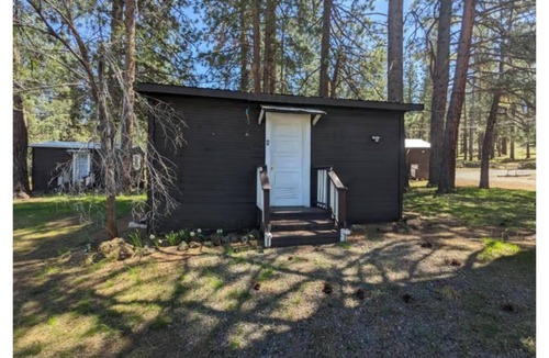 Tulelake RV Rental | Lodging 9 , Queen, full bath & kitchen with hot water