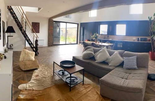 Emanville House | Lodging at l'amoureux stud farm