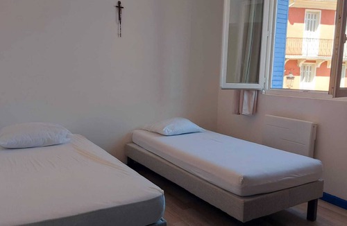 Lourdes Apartment | Lodging at Le Bourg "Appartement bleu" in Lourdes (max 6pers).