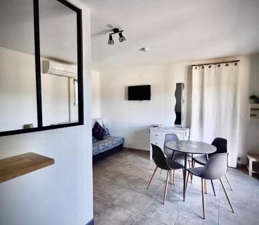 Saint-Jean-de-Fos Apartment | Lodging Au Milieu des Vignes & des Étoiles