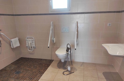 Champcenest Bed & Breakfast | Lodging in the countryside with secure parking