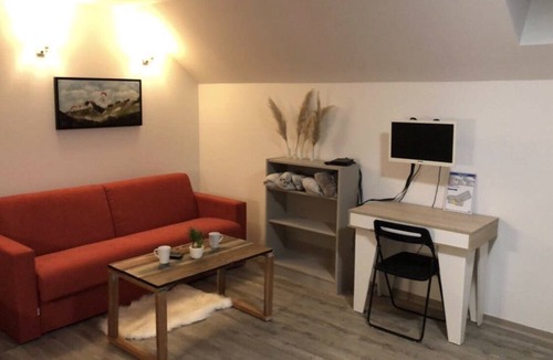 La Feclaz Apartment | Lodging in the woods