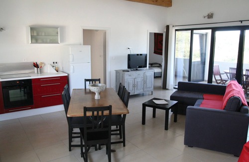 Conques-sur-Orbiel Cottage | Lodging near Carcassonne in a vineyard organic view of the Pyrenees
