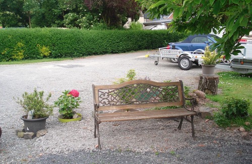 Conde-sur-lʼEscaut Cottage | lodging of the hermitage (stage) Maurice and Claudie accomodate you in a frame