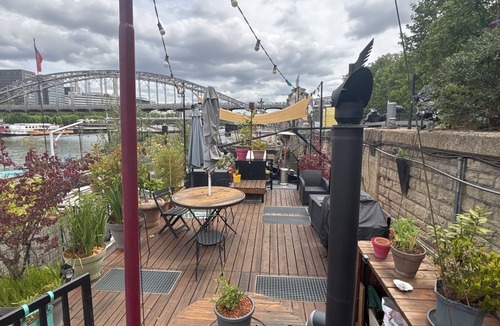 Quartier de la Salpetriere Boat Rental | Lodging on a boat in the center of Paris, Austelitz and Lyon train stations