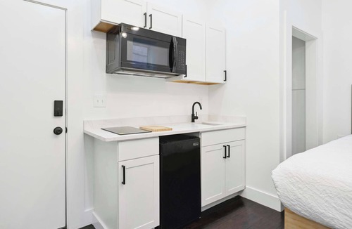 West Philadelphia Apartment | Lodgyy - Chic & comfortable Double-bed Suite