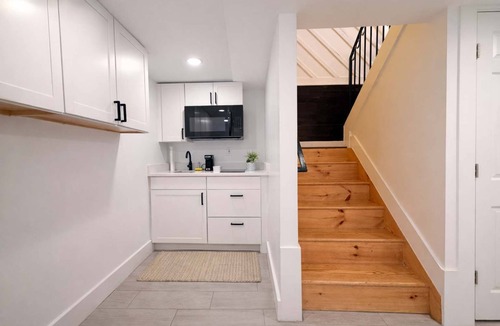 West Philadelphia Apartment | Lodgyy - Chic Double-bed Suite