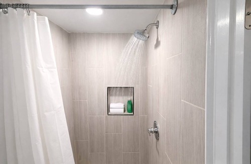 West Philadelphia Apartment | Lodgyy - Chic Double-bed Suite