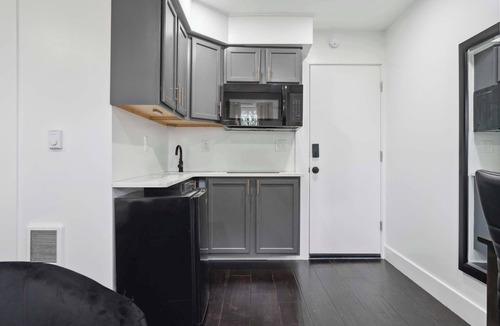West Philadelphia Apartment | Lodgyy - Deluxe Double-bed Suite
