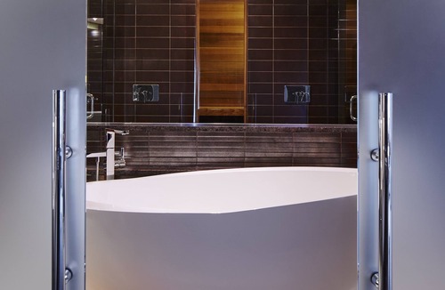 Rosemont Hotel | Loews Chicago O'Hare Hotel