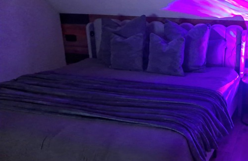 Quievrechain Bed & Breakfast | LOFT 100M2 30MIN FROM PAIRI DAIZA WITH PRIVATE SAUNA - BALNEO XXL