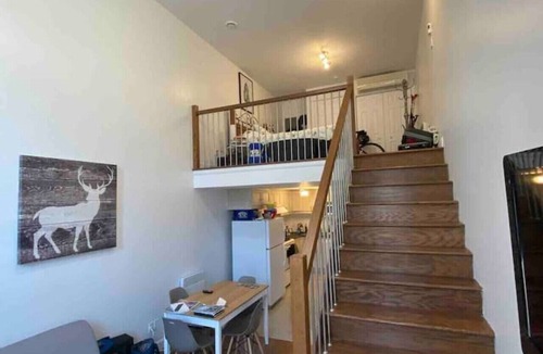 Bellerive Apartment | Loft 16 pieds avec terrasse et spa sur le toit!
